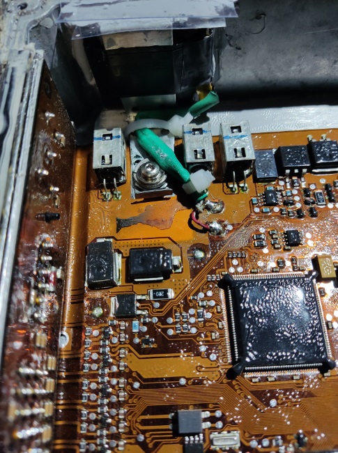 ddec-4-ecm-battery-replace.jpg