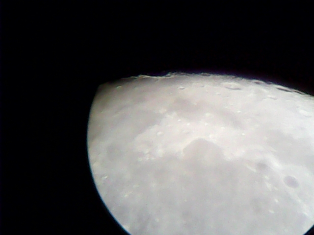 Вид Луны в телескопе через USB видео камеру, усиление 450х, обзор поверхности. telescope 09 luna 450x 1.